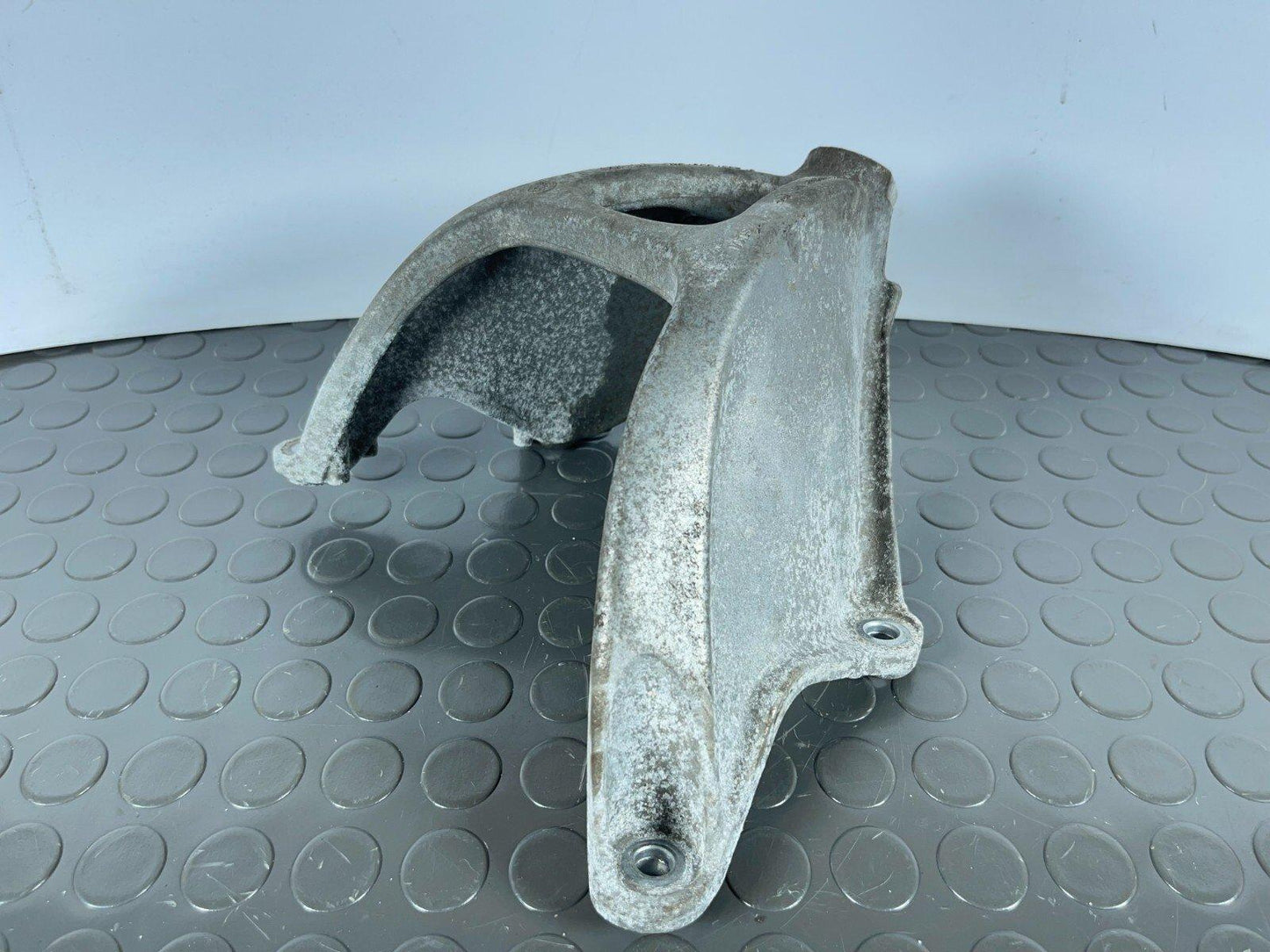 16-19 AUDI A4 B9 SALOON GENUINE 1.4 TFSI NS LEFT ENGINE MOUNT BRACKET 8W0199307F