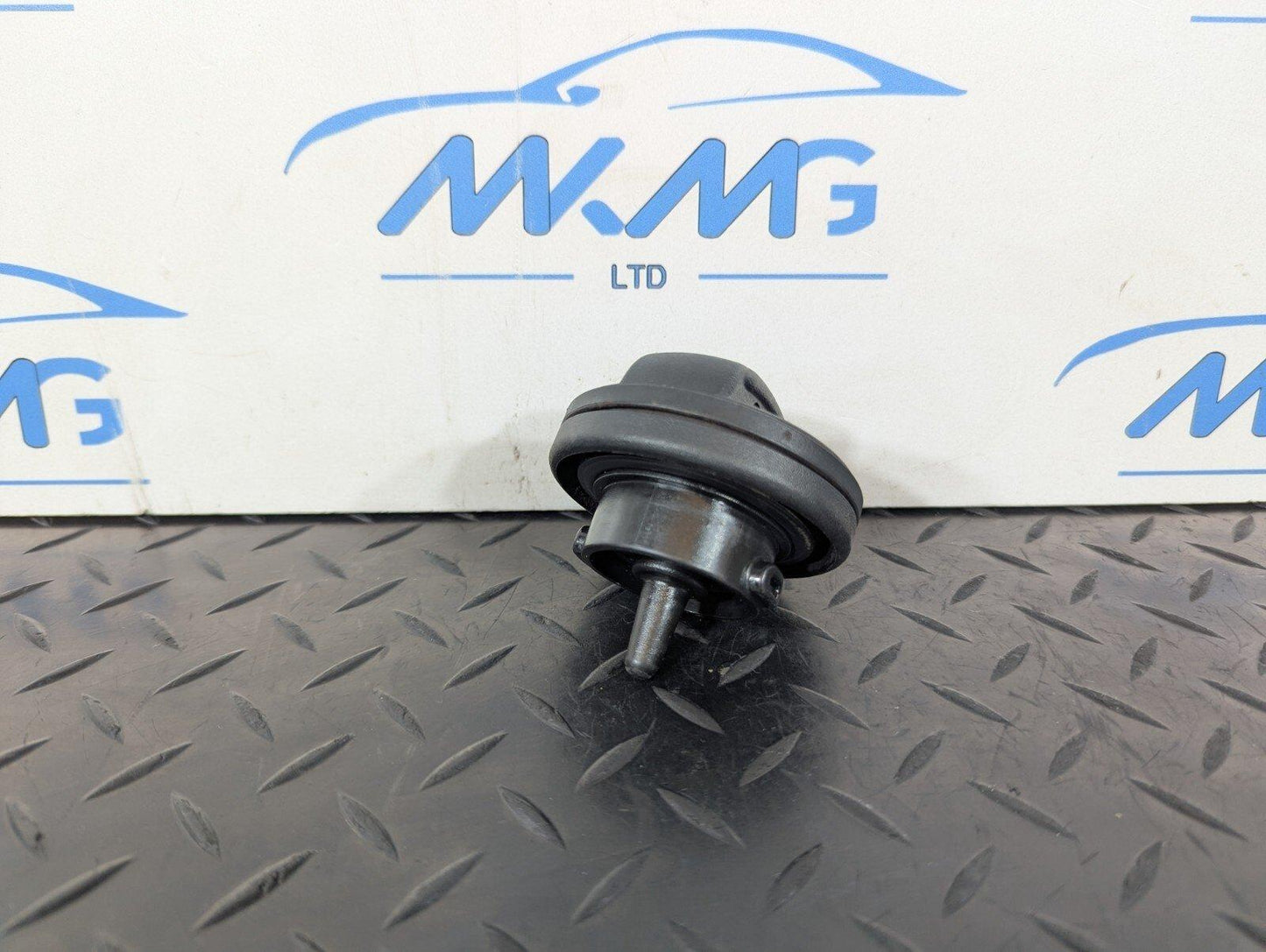 10-17 AUDI A8 4H GENUINE TANK CAP CLOSURE FUEL