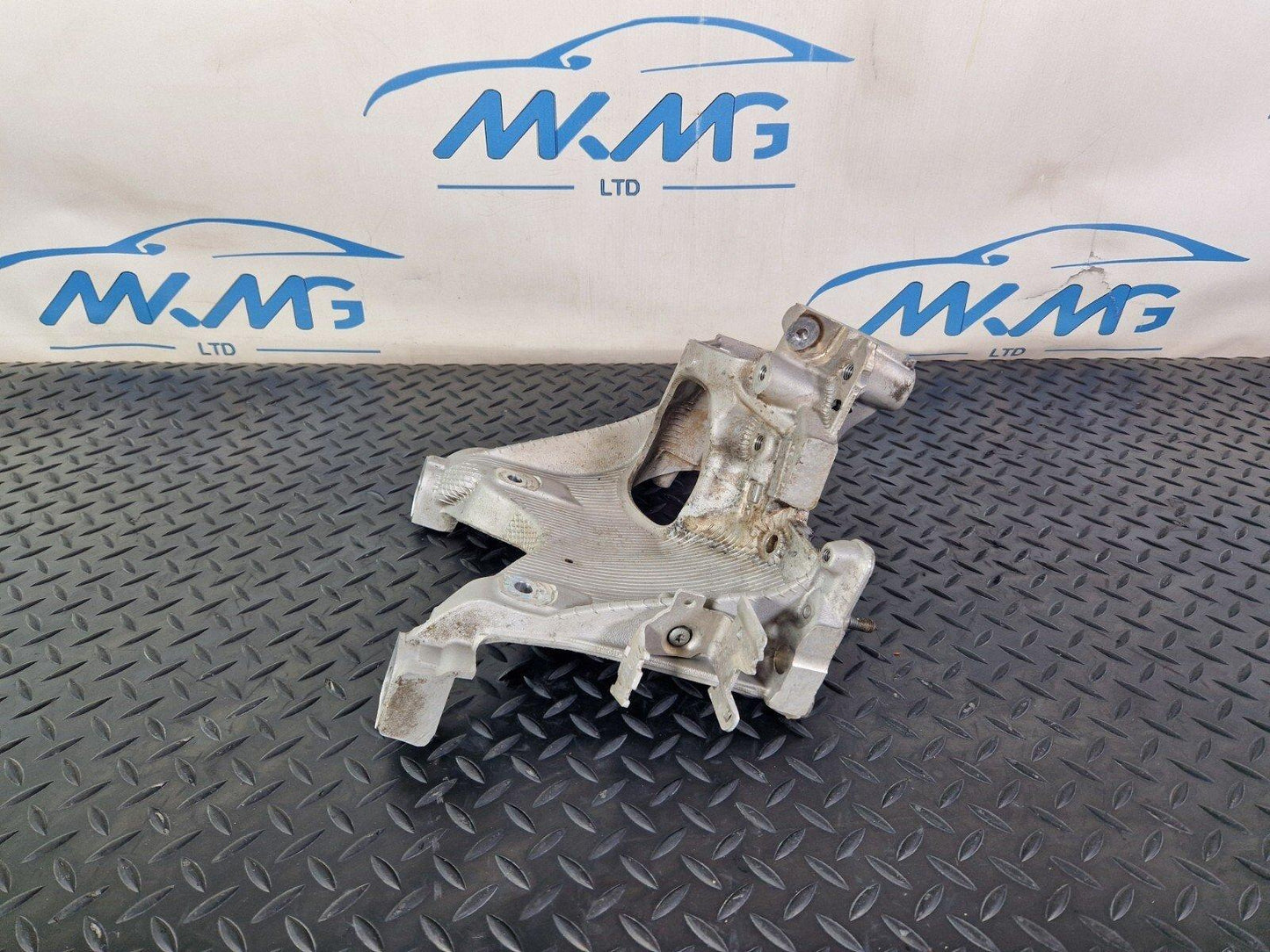 16-19 AUDI A4 B9 GENUINE OEM FRONT RIGHT SIDE SUBFRAME BRACKET MOUNT 8W0399296E