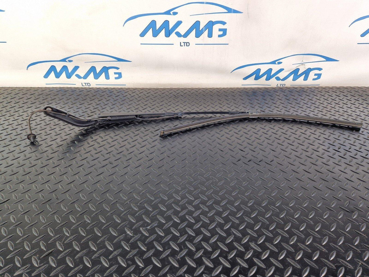 18-ON MERCEDES BENZ SPRINTER W907 W910 WIPER ARM RIGHT O/S A9108203400