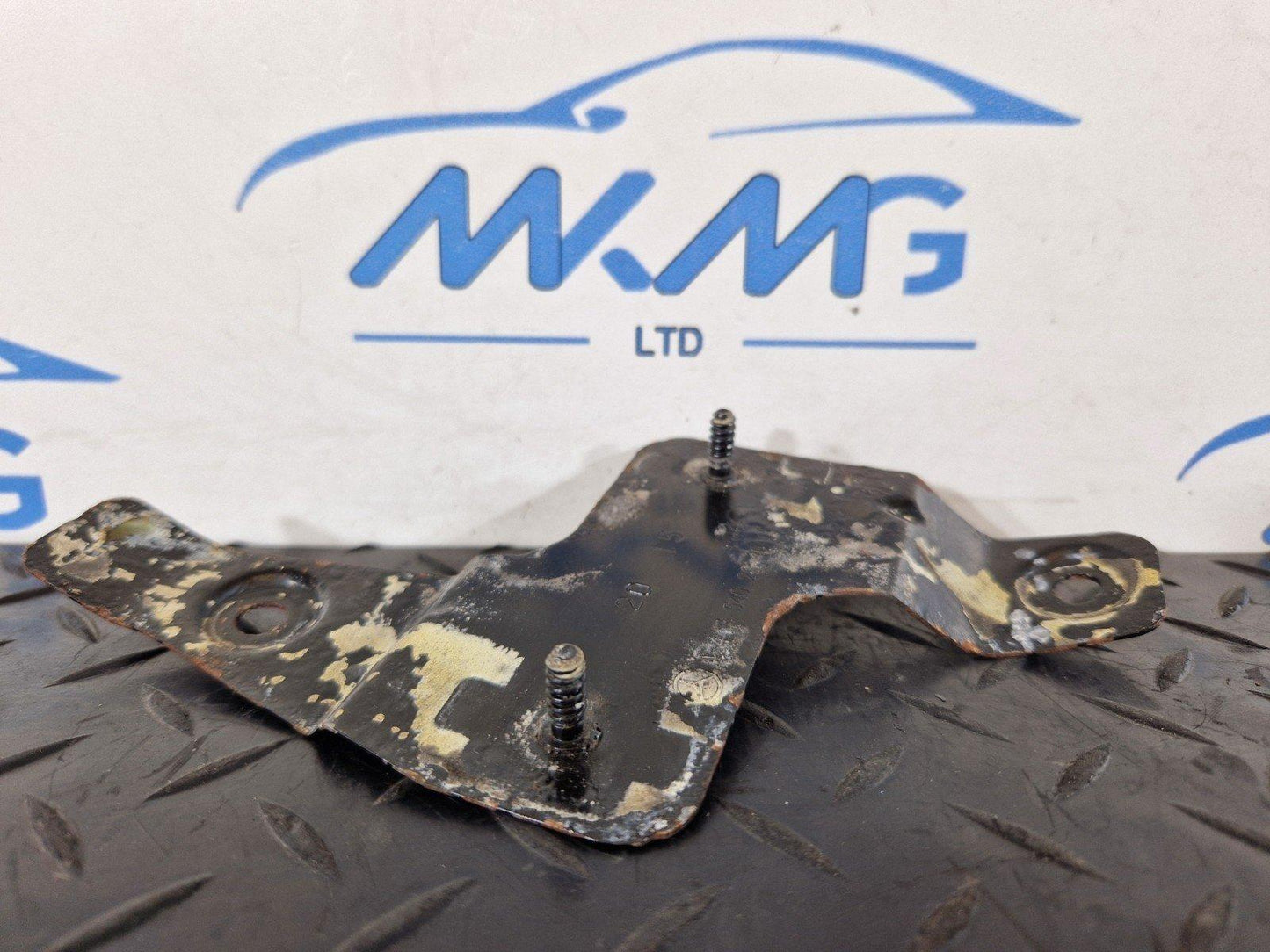 14-23 MERCEDES VITO W447 GENUINE HORN HOLDER BRACKET A4475402210