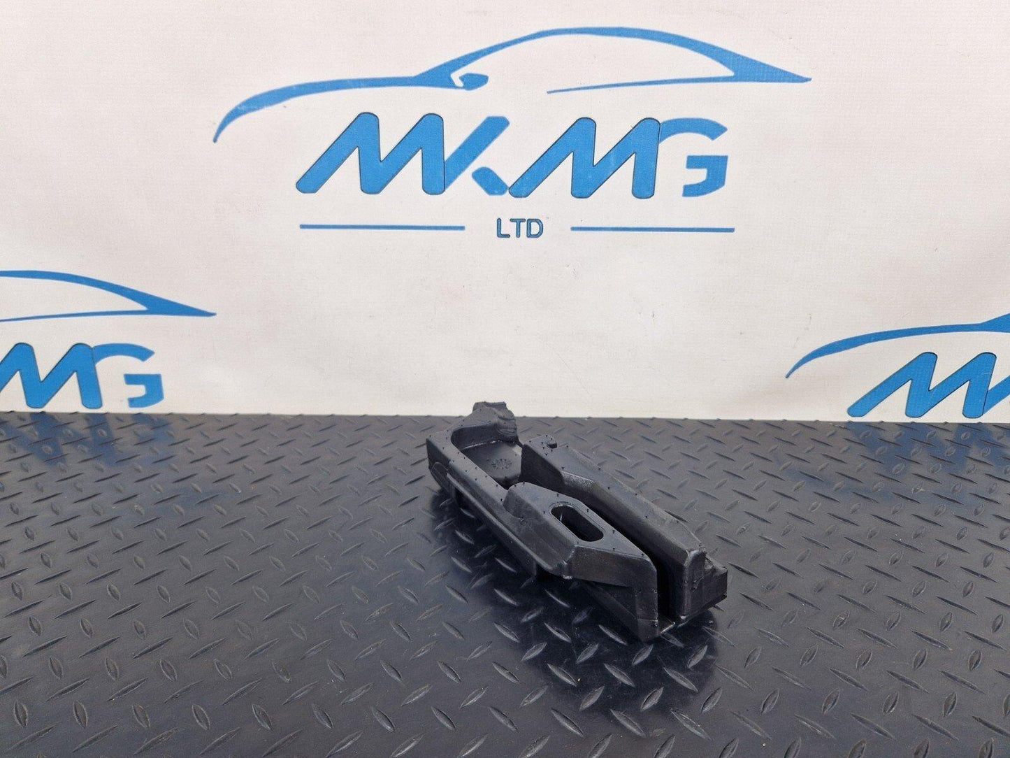 2018-ON MERCEDES SPRINTER W907 UPPER LEFT RADIATOR COVER MOUNT A9075050800