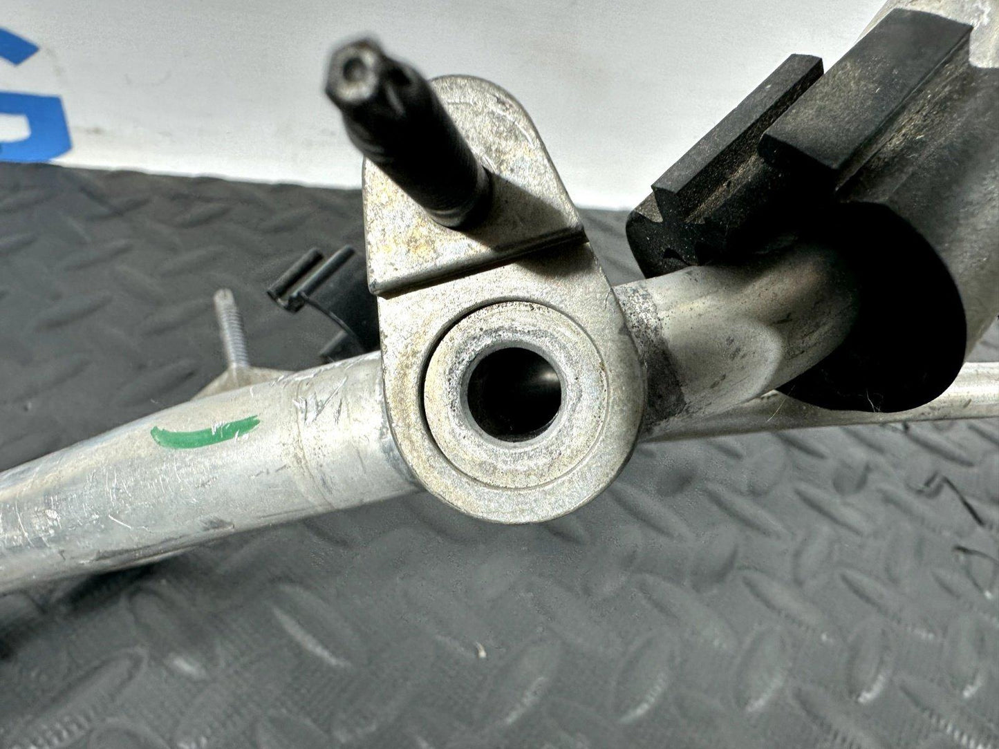14-21 MERCEDES BENZ C300 W205 A/C PIPES & VALVE A2058307401 A2058307502