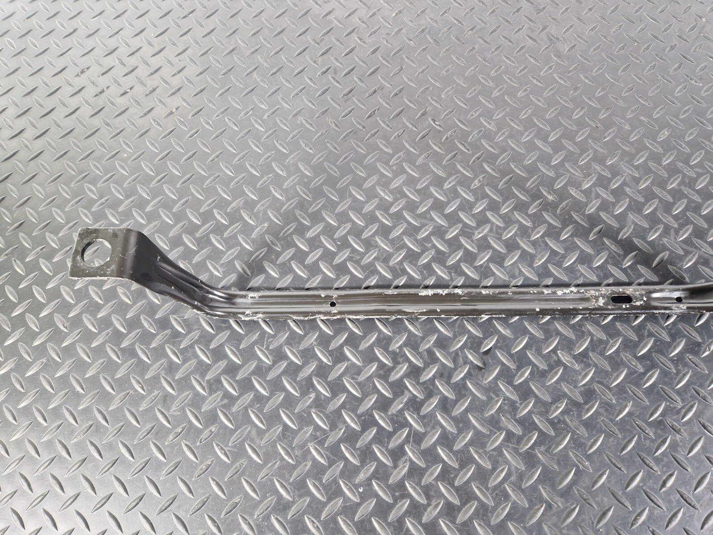 16-19 AUDI A4 B9 S-LINE GENUINE OEM FUEL TANK MOUNT HOLDER STRAP 8W0201653E