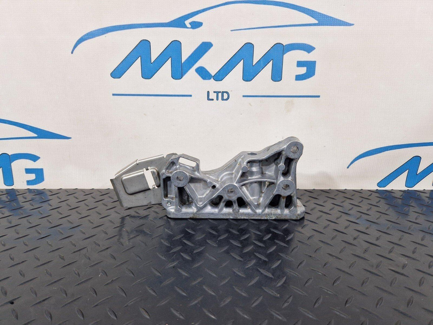 19-ON MERCEDES BENZ B CLASS W247  ENGINE CARRIER BRACKET A6542230004