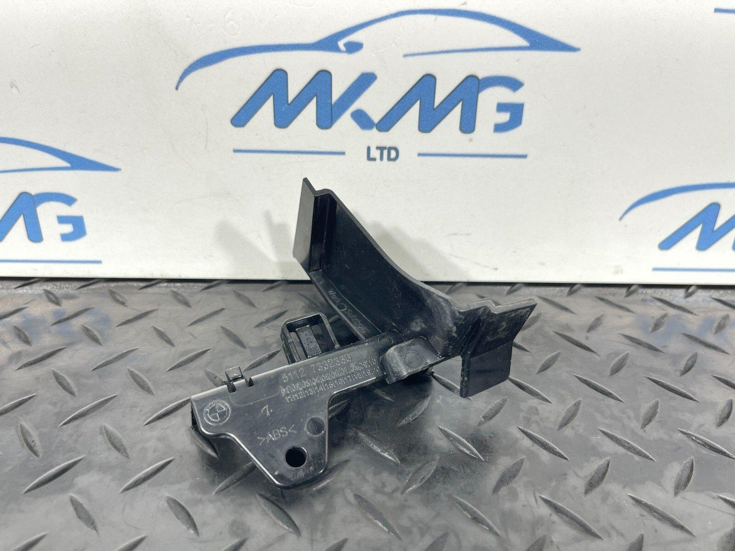 16-22 BMW X1 F48  FRONT DRIVER SIDE SKIRT BRACKET MOUNT 7332336