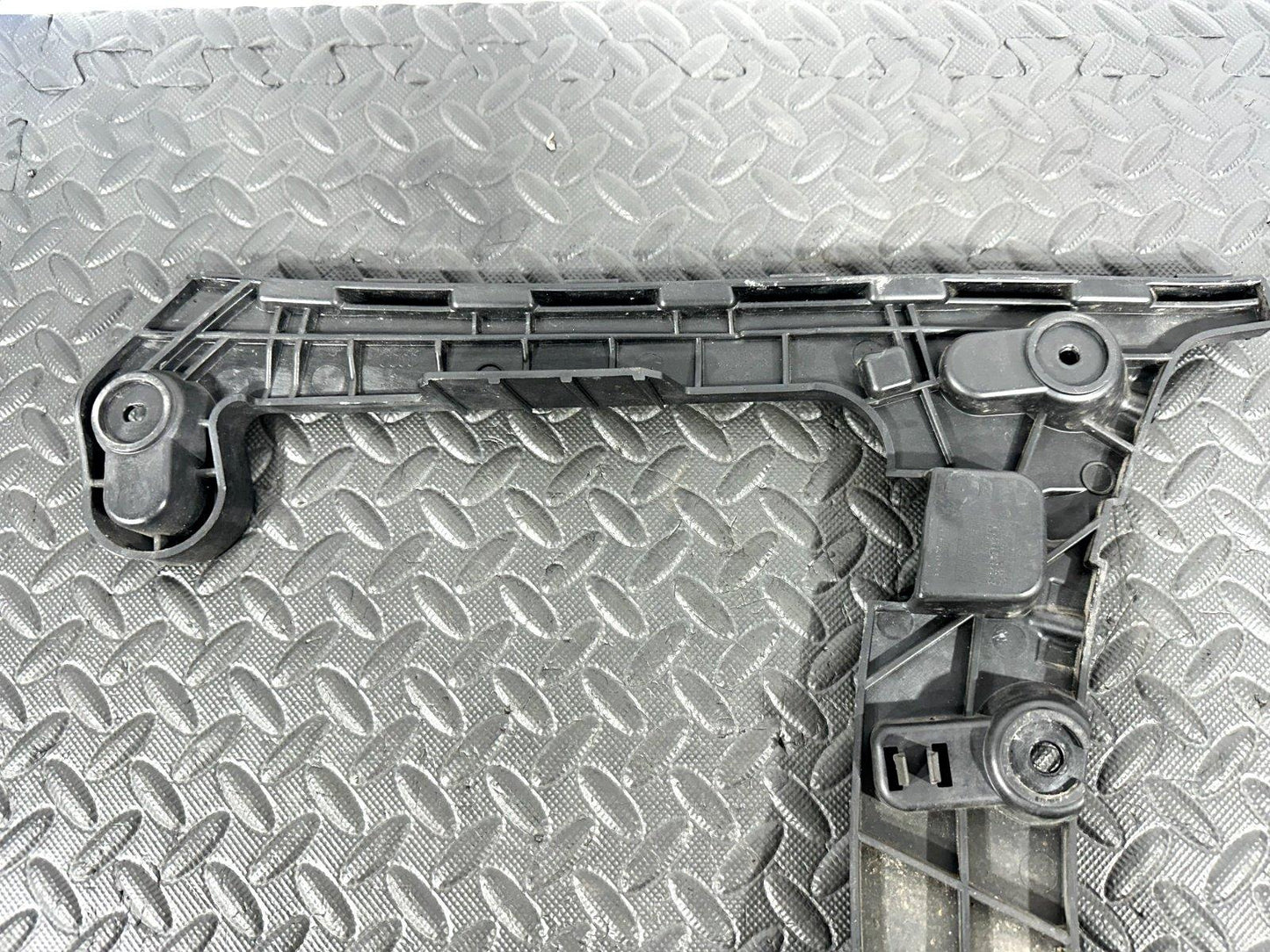 16-19 AUDI A4 B9 AVANT GENUINE REAR LEFT SIDE BUMPER BRACKET 8W9807453
