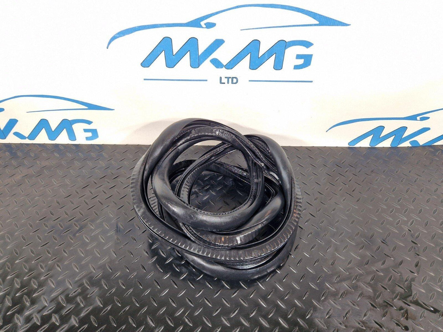19-ON MERCEDES CLA C118 REAR LEFT DOOR RUBBER SEAL A1186920700