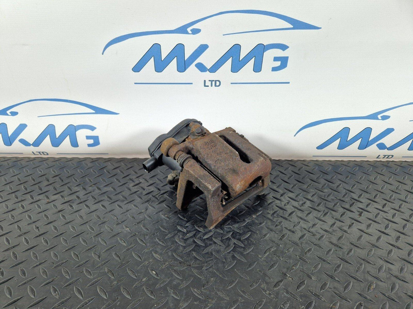 15-18 AUDI A7 4G GENUINE REAR RIGHT O/S/R/ COMPLETE BRAKE CALIPER 32337647D