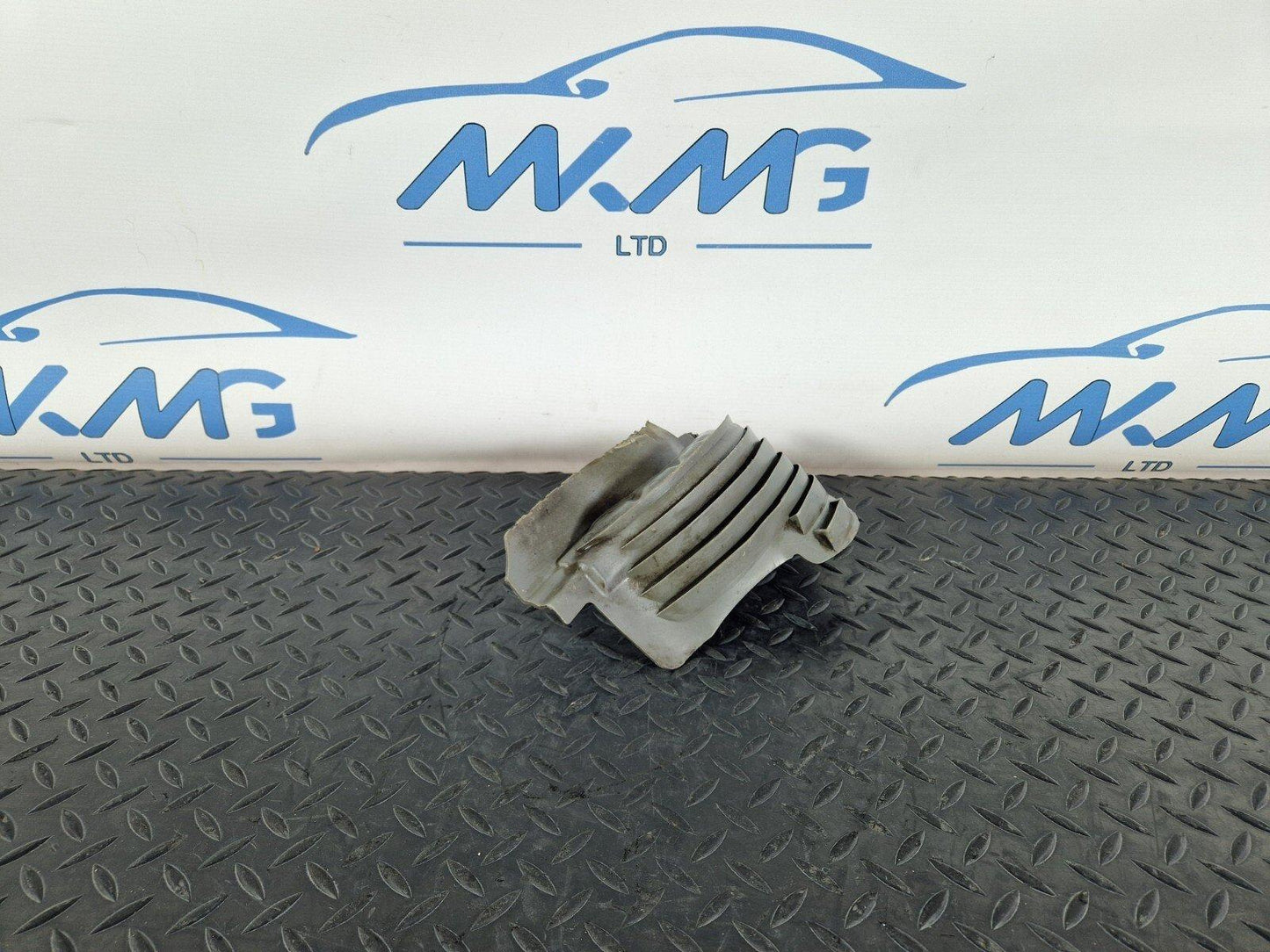 15-18 AUDI A7 4G REAR LEFT SPRING RUBBER COVER GUARD 8R0511539C