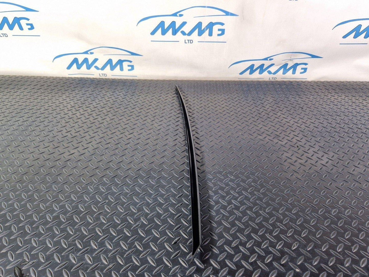 16-19 AUDI A4 B9  FRONT LEFT WINDSCREEN WEATHERSTRIP MOULDING STRIP 8W0854327C