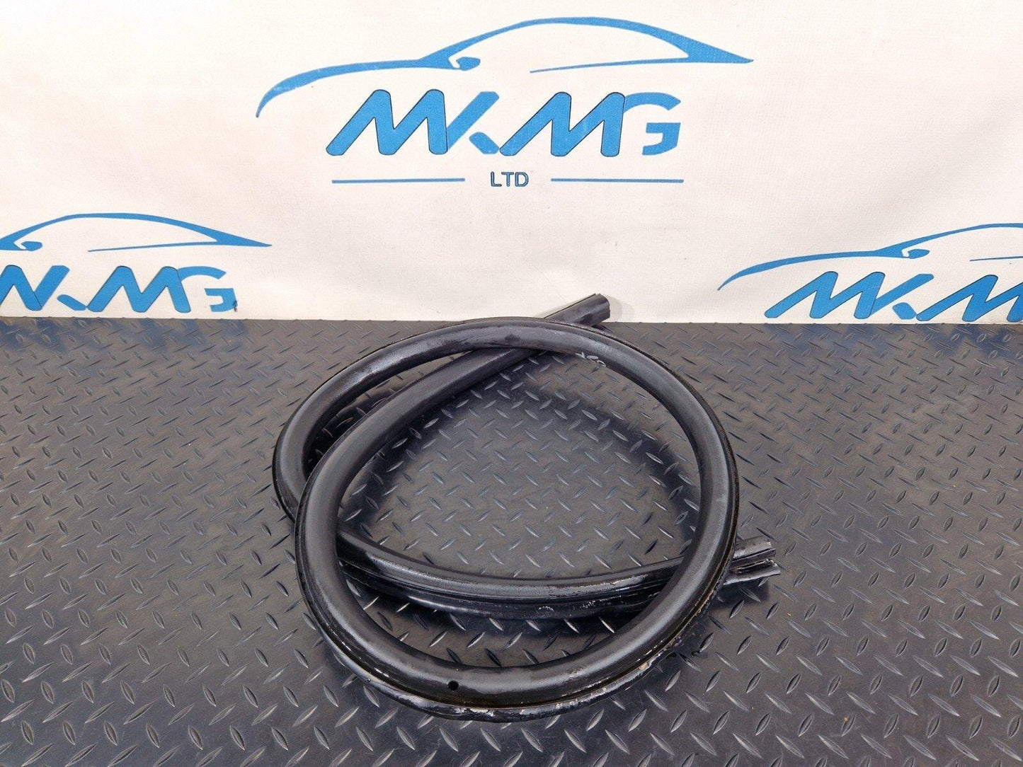 12-17 AUDI S5 CONVERTIBLE FRONT LOWER DOOR RUBBER SEAL 8F0831707