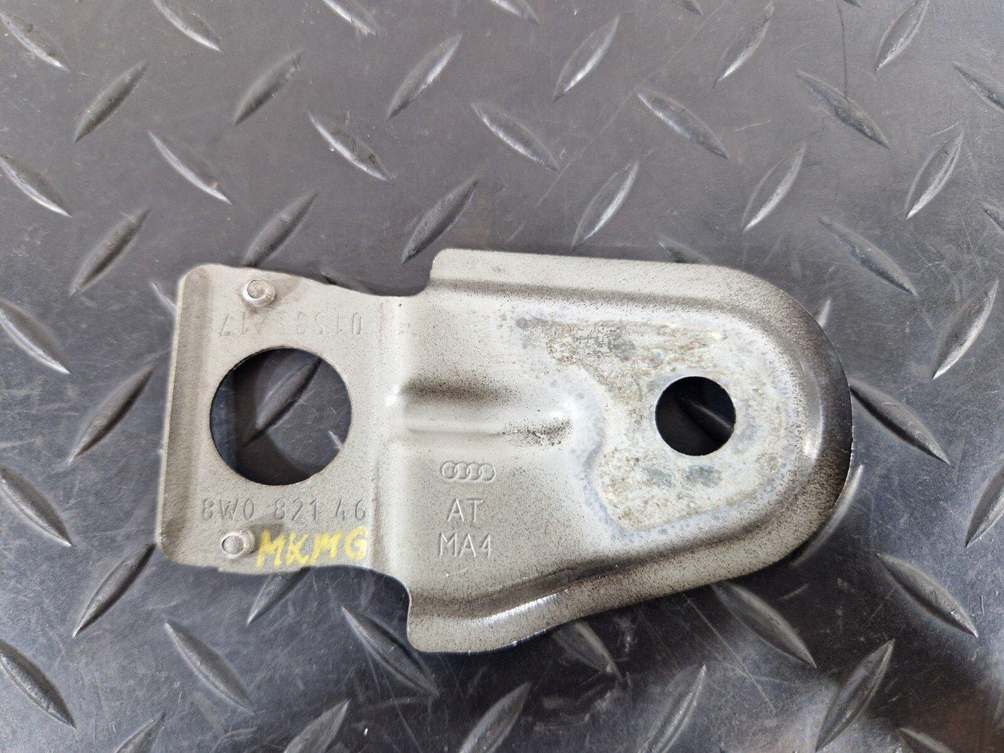 16-19 AUDI A4 B9 GENUINE OEM FRONT LEFT N/S FENDER MOUNT BRACKET 8W0821467