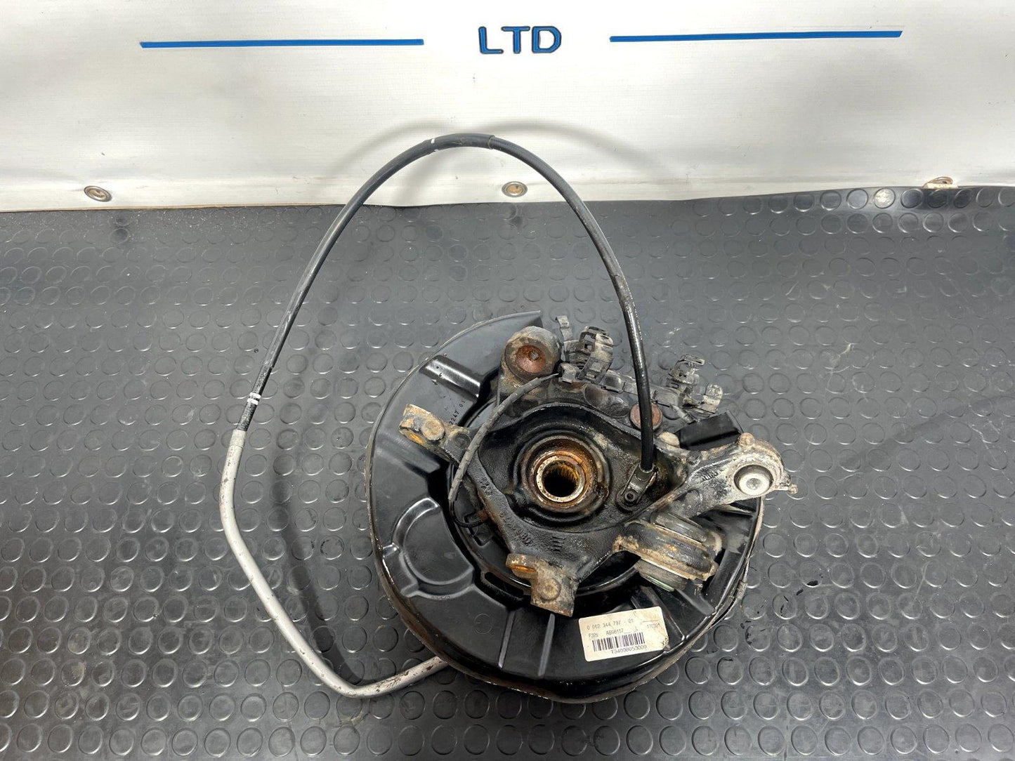 2017 BMW 4 SERIES F32 M-SPORT REAR LEFT PASSENGER SIDE WHEEL HUB 2344797