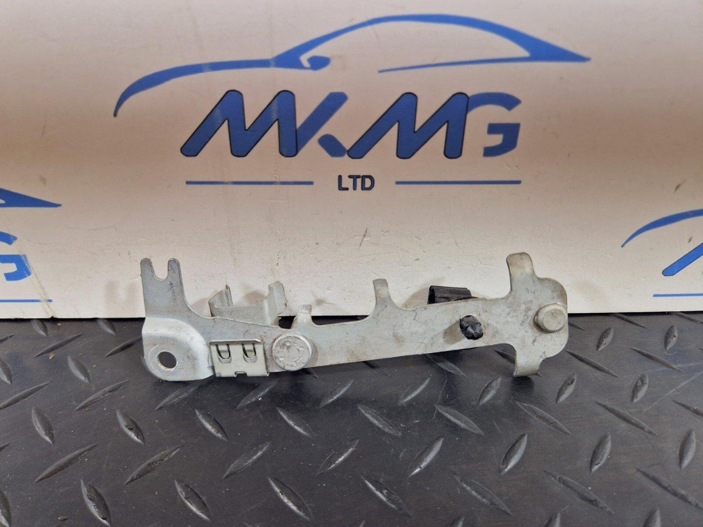 11-19 MERCEDES BENZ ML W166 EXHAUST SYSTEM PRESSURE SENSOR BRACKET A2464900840