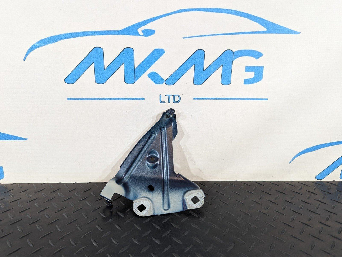 16-22 BMW X1 F48 GENUINE FRONT PASSENGER SIDE FENDER MOUNTING BRACKET 7351515