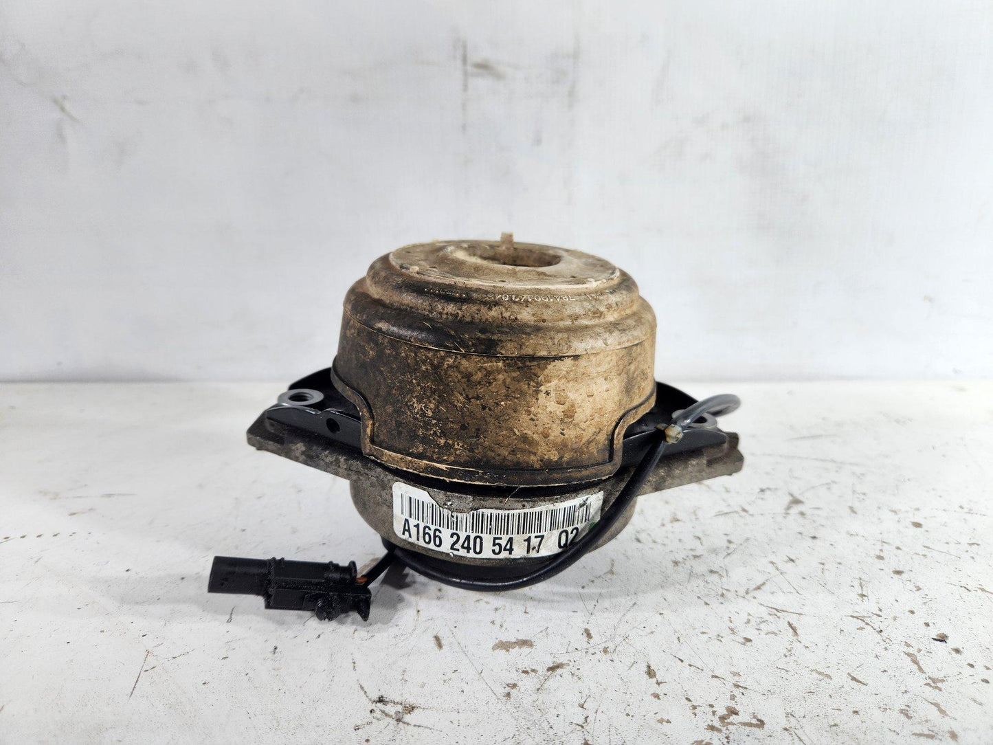 Mercedes-Benz ML W166 Genuine Engine Mount A1662405417