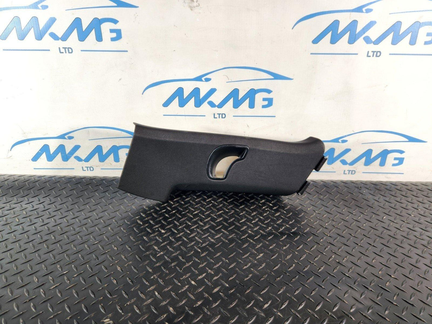 10-18 VW TOUAREG 7P GENUINE REAR RIGHT O/S C PILLAR TRIM 7P6867242G