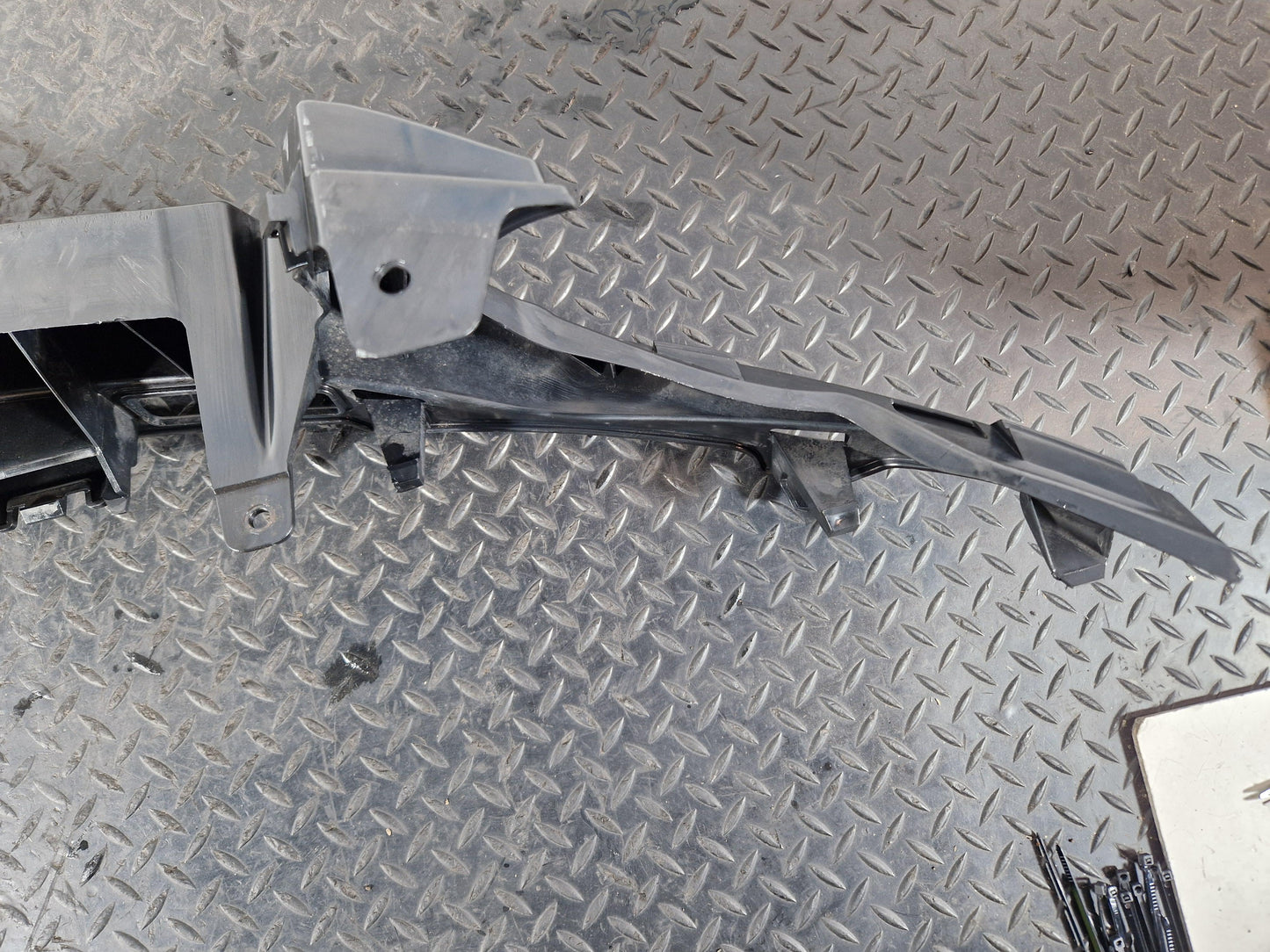 FORD KUGA FRONT BUMPER SUPPORT BRACKET 8V41-17E778-AD