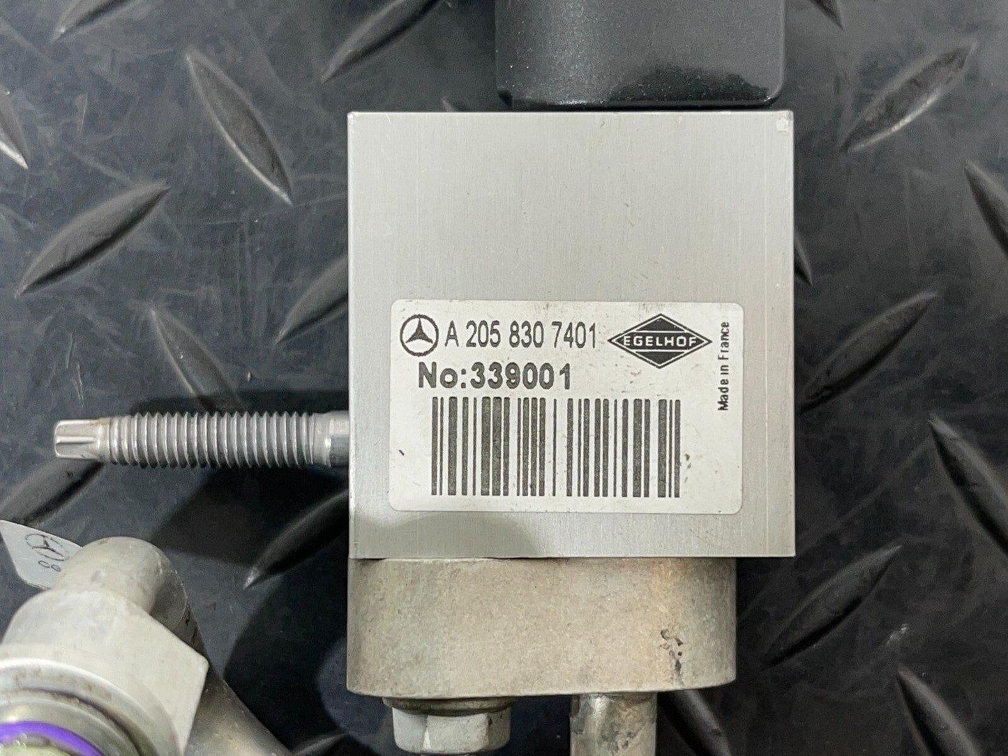14-21 MERCEDES C300h W205 AIR CON OFF VALVE & PUMP LINE A2058307401 A2058307901