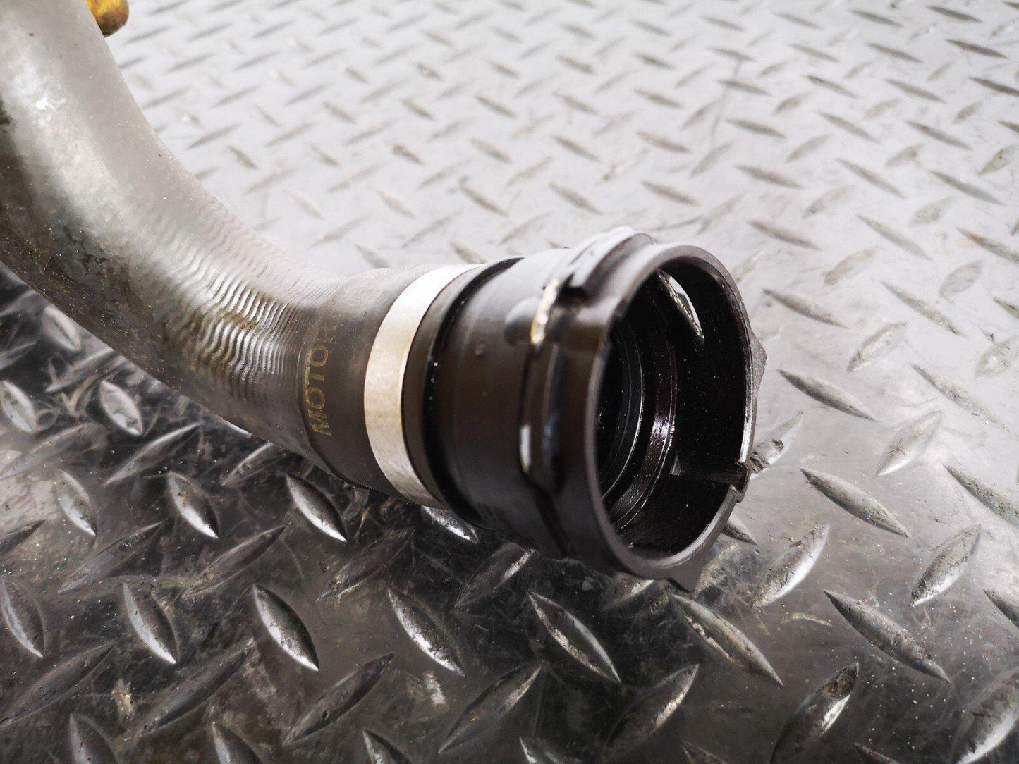 16-19 AUDI A4 B9 S-LINE GENUINE V6 3.0TDI CSW WATER COOLANT HOSE 8W0122101A