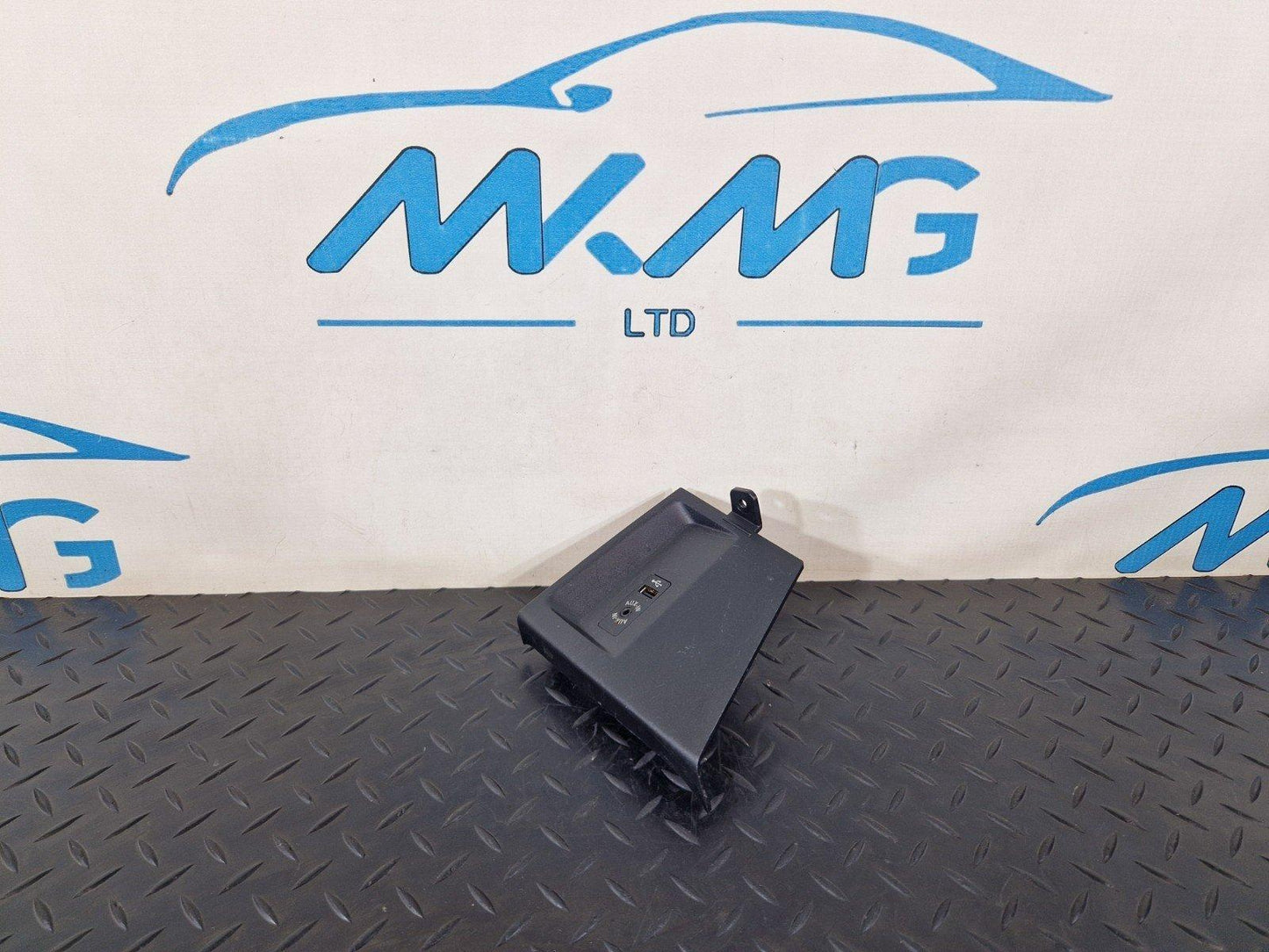 16-22 BMW X1 F48 GENUINE USB AUX SOCKETS PORT OUTLET WITH TRIM COVER 9292742