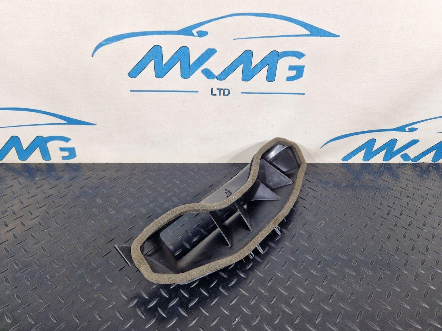16-19 AUDI A4 B9 GENUINE DASHBOARD AIR VENT TRIM 8W2858431