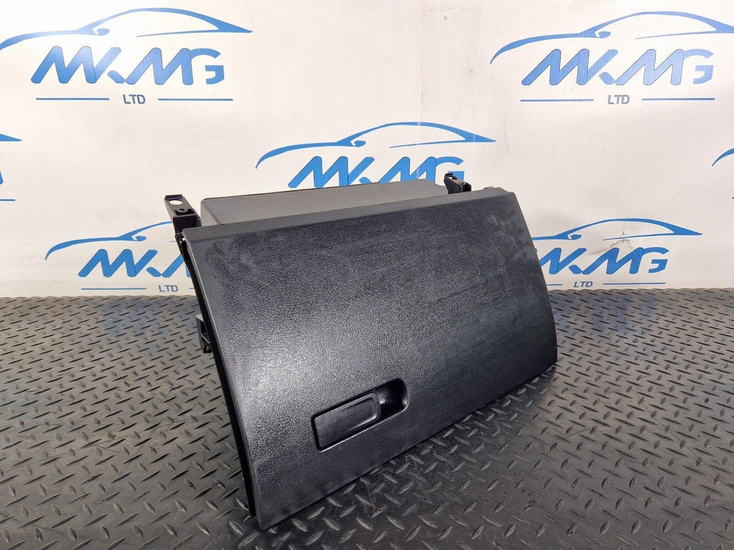 19-ON MERCEDES BENZ CLA C118 STORAGE COMPARTMENT GLOVEBOX A1776803800