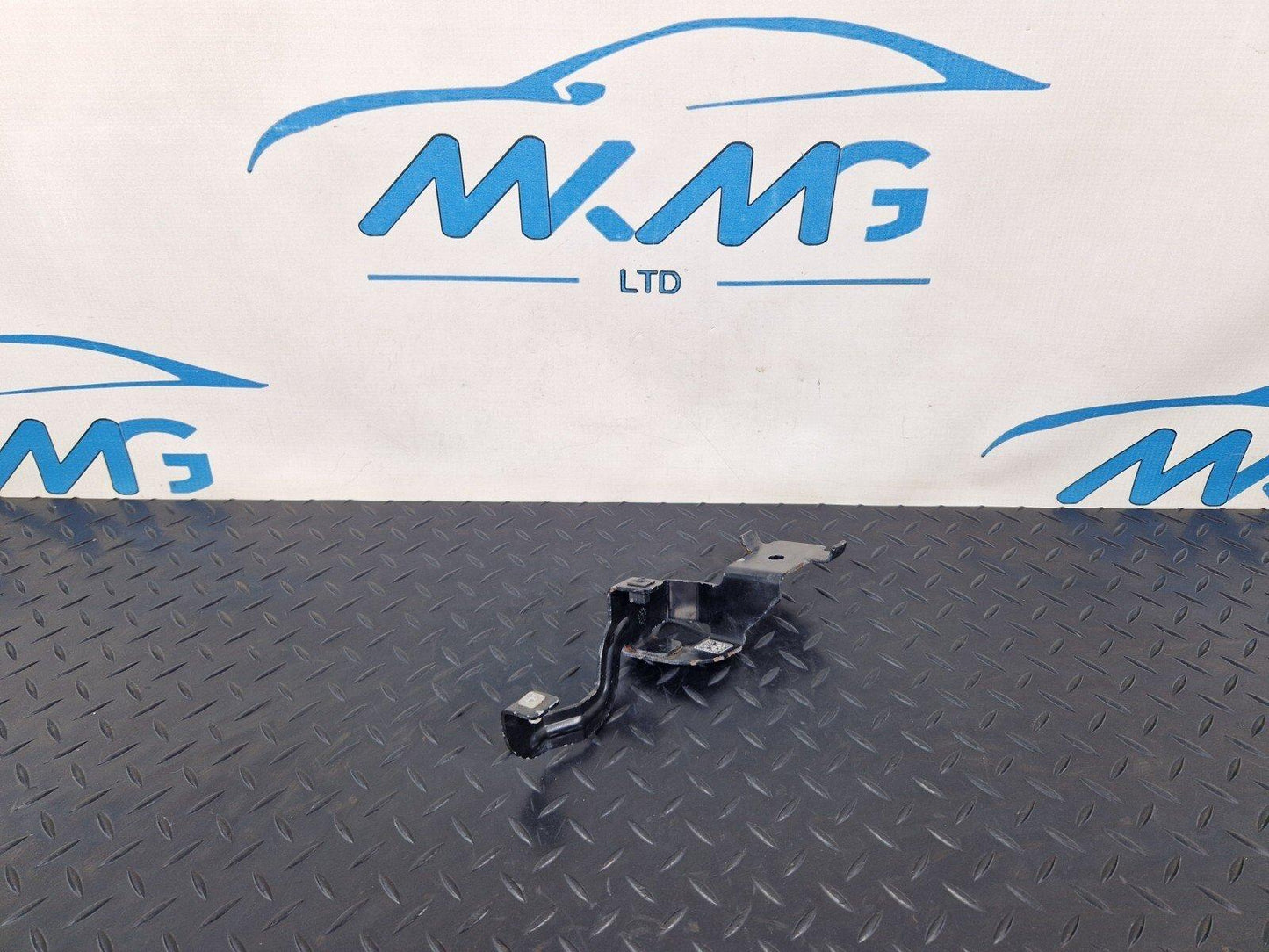 15-18 AUDI A7 4G GENUINE OEM EXPANSION TANK HOLDER BRACKET 4G0121214AC