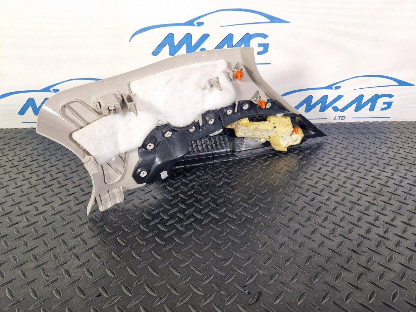 14-20 MERCEDES BENZ GLA 200 X156 OEM BOOT REAR LEFT C-PILLAR TRIM A1566904300