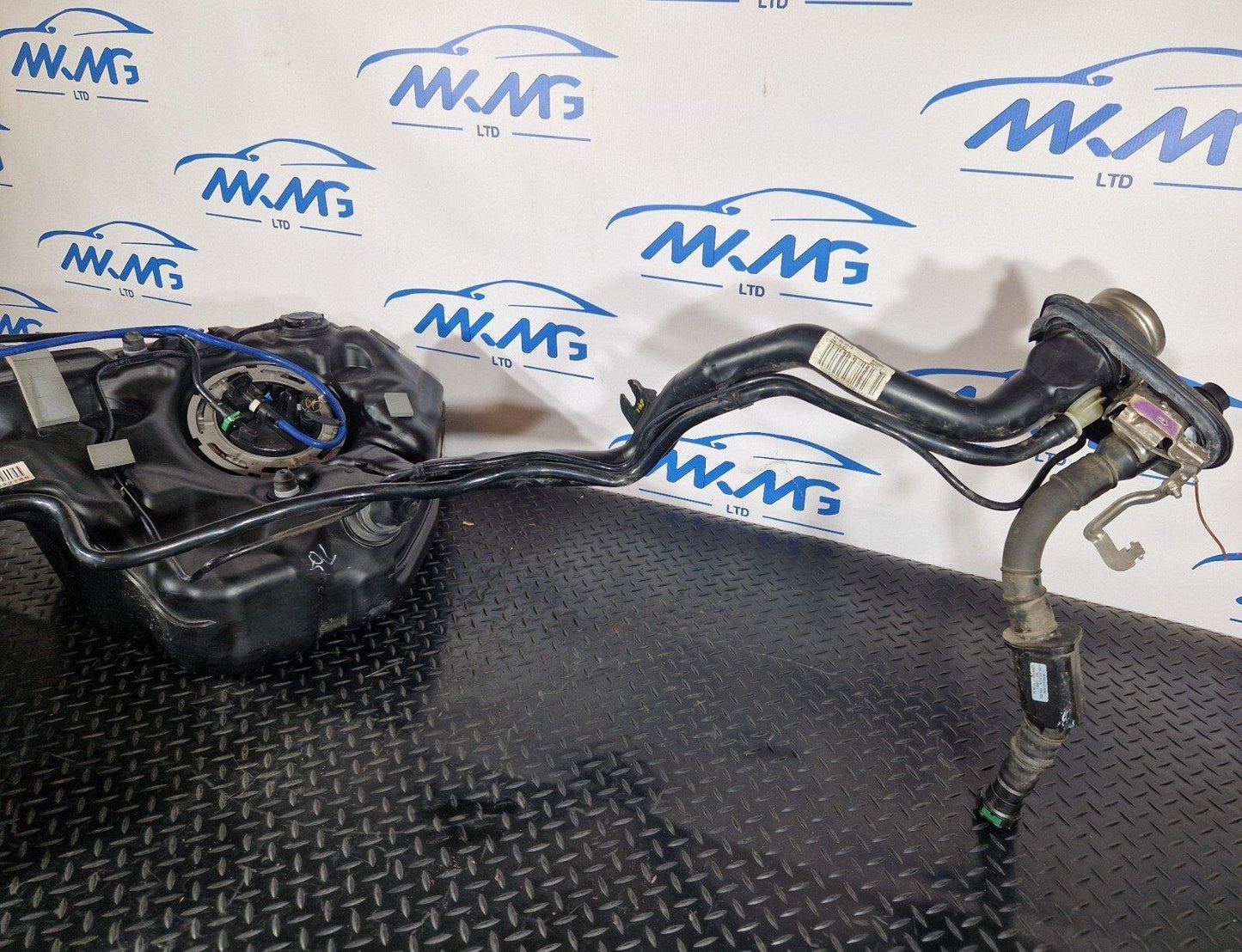 14-21 MERCEDES BENZ C300 W205 HYBRID DIESEL FUEL TANK WITH PUMP A2054701201