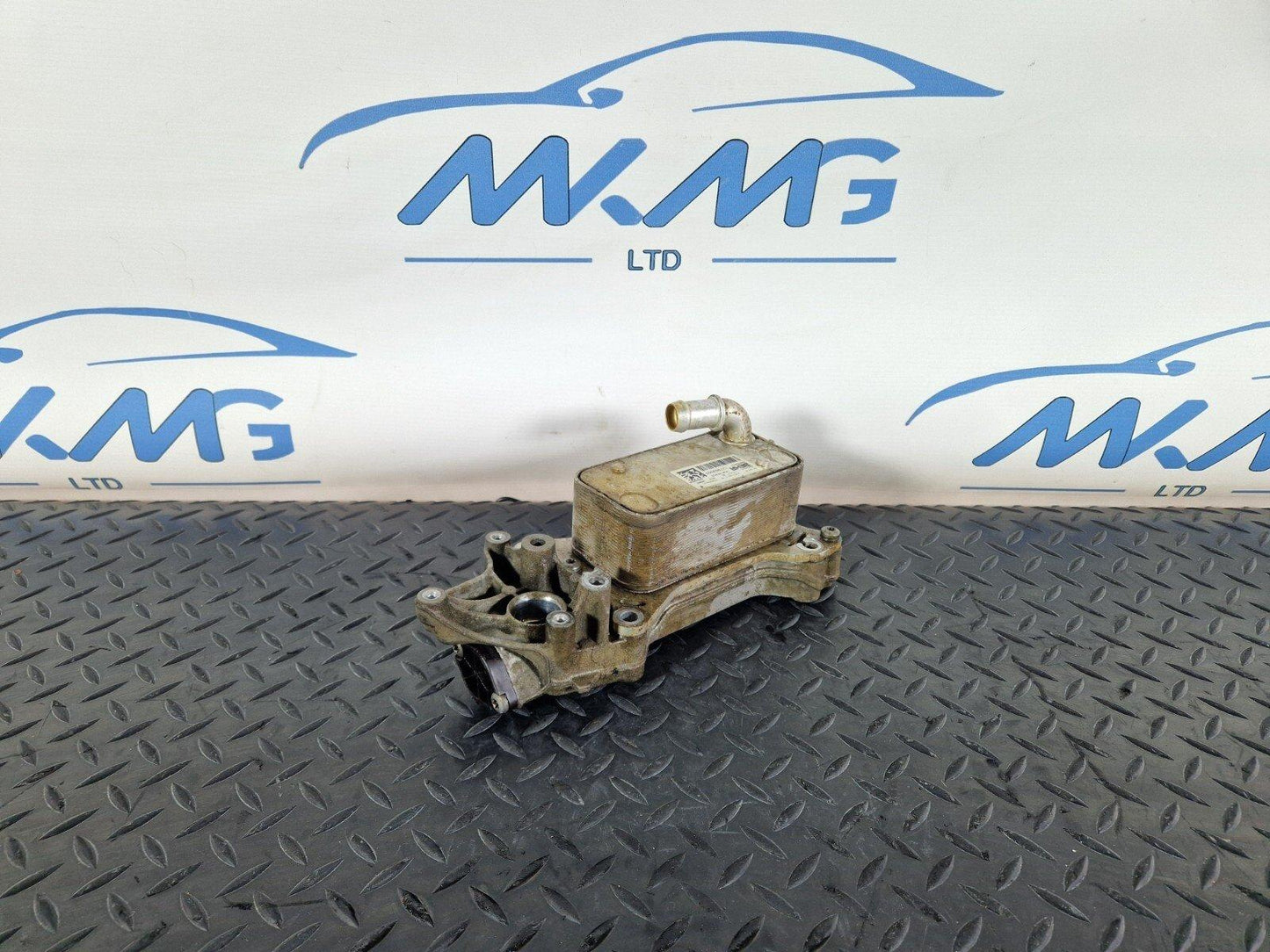 18-ON MERCEDES BENZ SPRINTER W907 GENUINE ENGINE OIL COOLER RADIATOR A6511801165