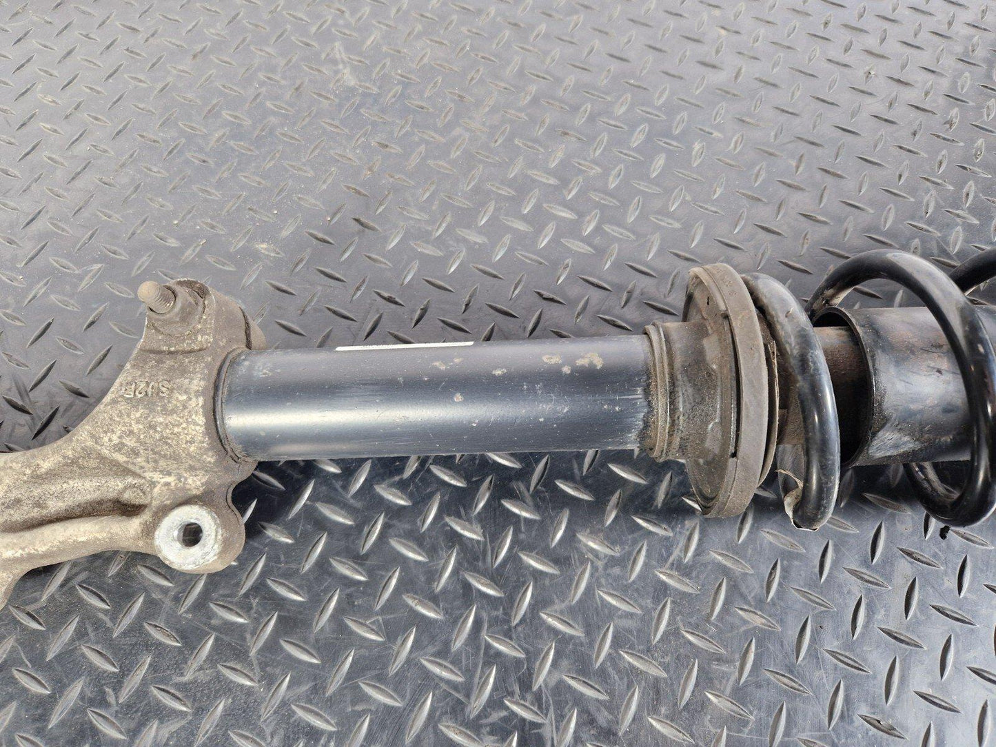 16-19 AUDI A4 B9 AVANT ULTRA SE GENUINE FRONT RIGHT O/S SHOCK ABSORBER 8W0031T