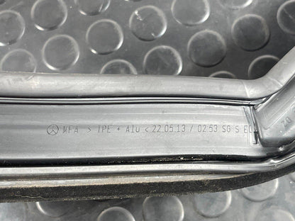 12-18 MERCEDES A-CLASS W176 FRONT RIGHT DOOR WINDOW GUIDE RAIL A1767250125