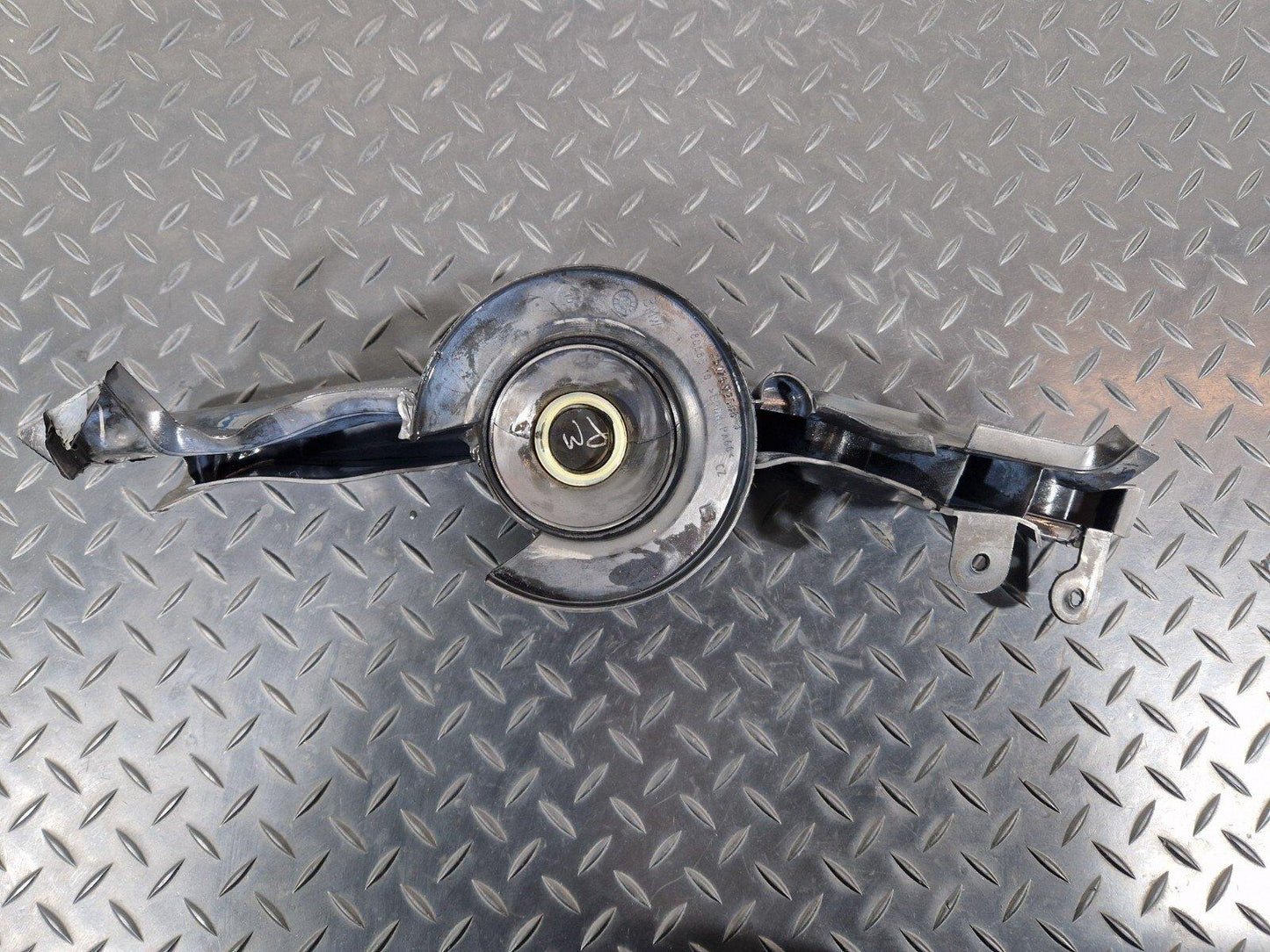 12-18 BMW 3 SERIES F30 F31 LEFT DAMPER SHOCK ABSROBER COMPARTMENT RUBBER 725583