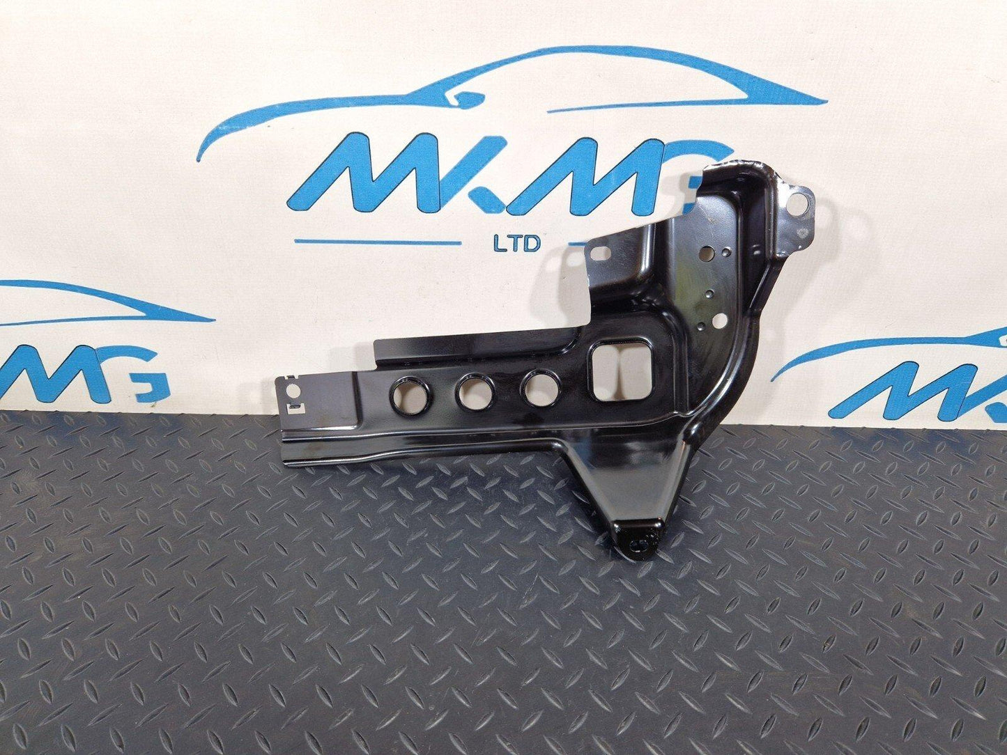 14-21 MERCEDES BENZ C200d W205 BOOT TRUNK FLOOR LEFT SUPPORT BRACKET A2056100102