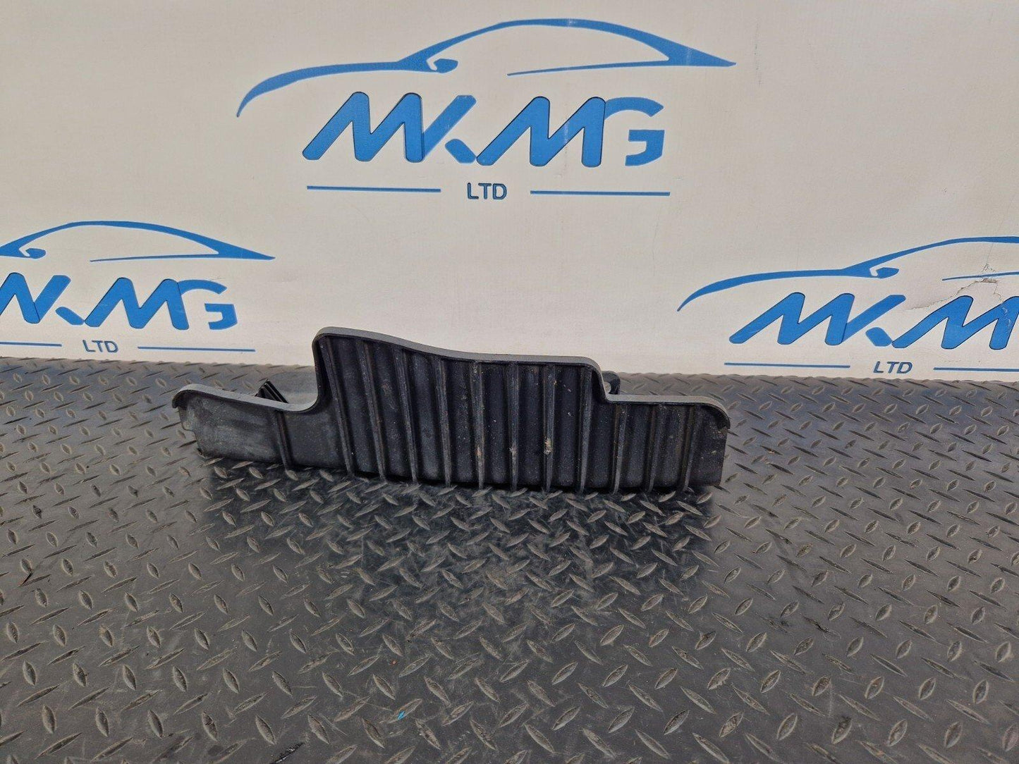 16-23 AUDI A5 F5 SPORTBACK S-LINE REAR LEFT CONTROL ARM COVER 8W0505415E