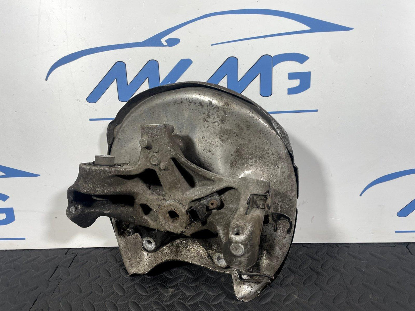 16-19 AUDI A4 B9 GENUINE REAR LEFT PASSENGER WHEEL HUB & BEARING 8W0505431T