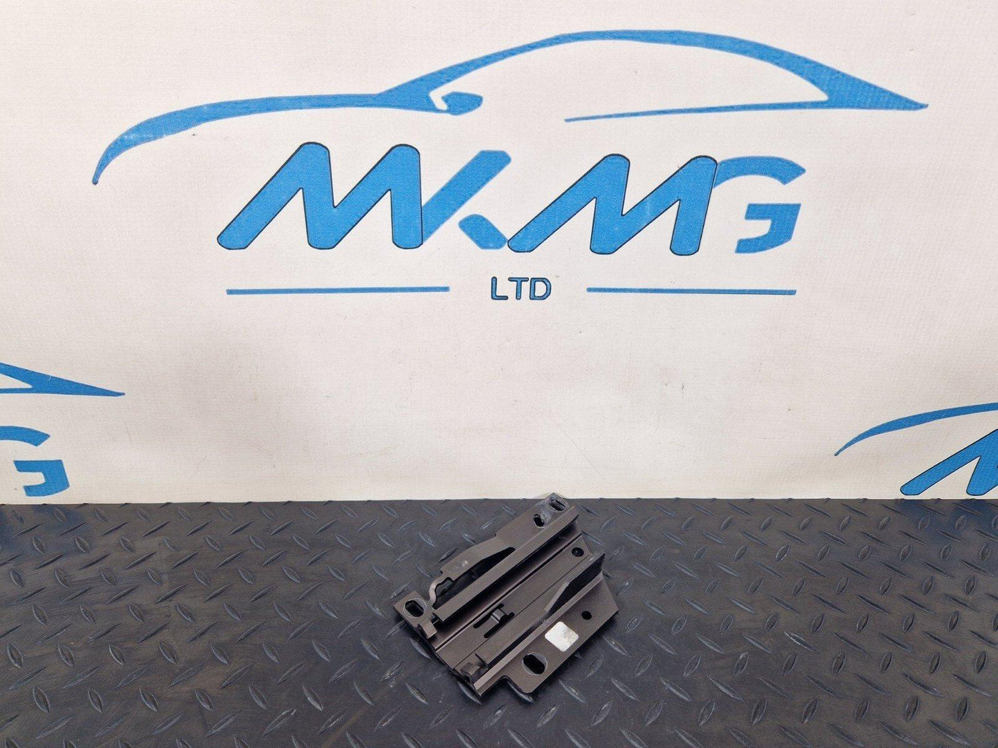 16-19 AUDI A4 B9 OEM LEFT FRONT BONNET HOOD LOCK 8W0823185E