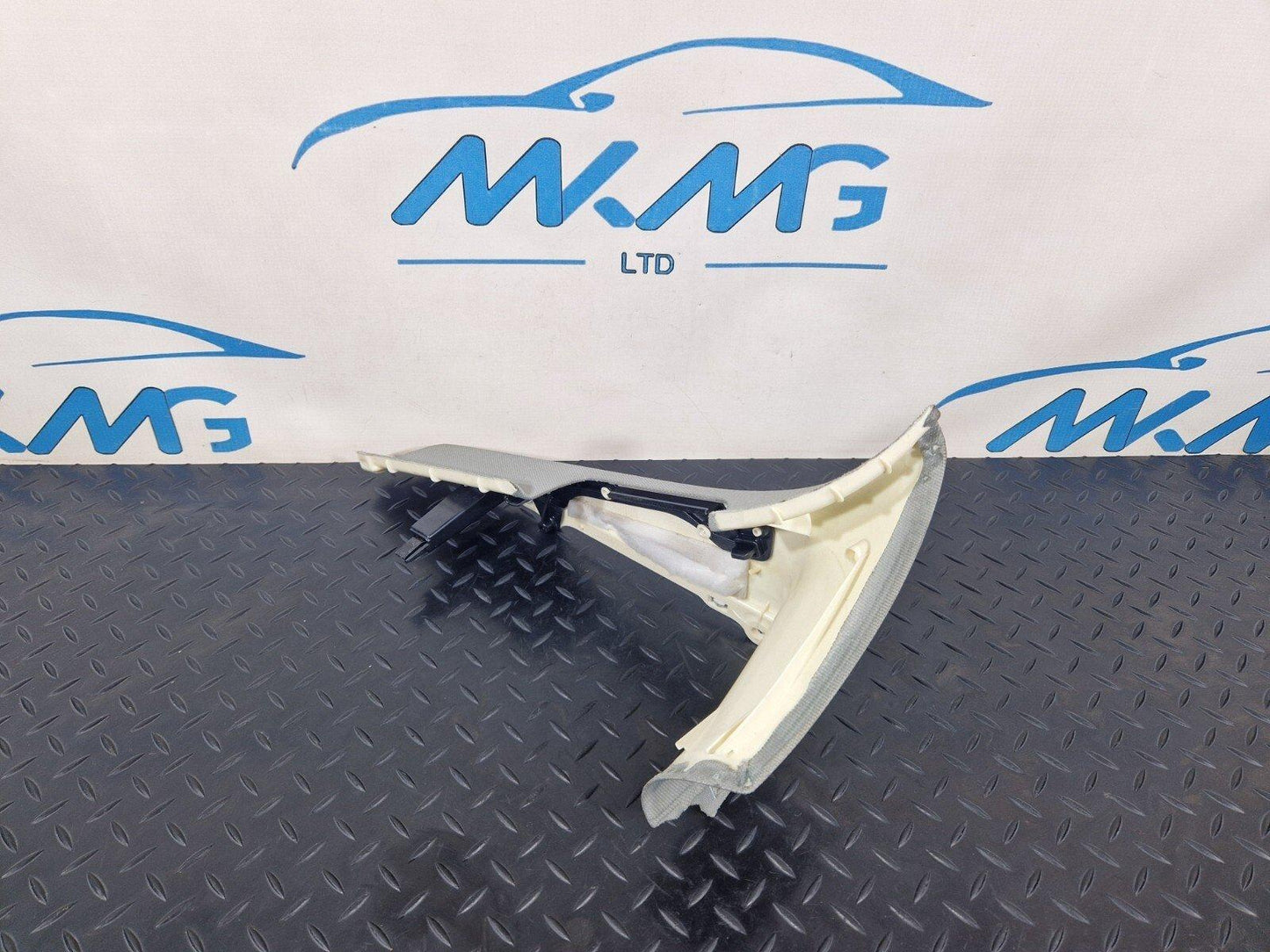 15-18 AUDI A7 4G OEM GENUINE RIGHT SIDE PILLAR TRIM 4G8867246