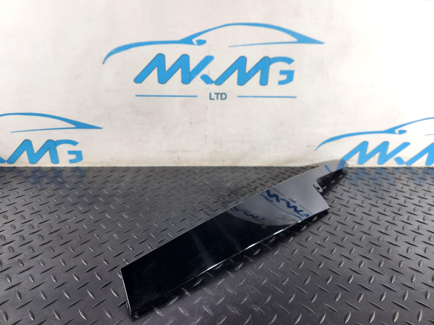 Range Rover Evoque Genuine Front Right Outer B-Pillar Trim Damaged K8D220554AD