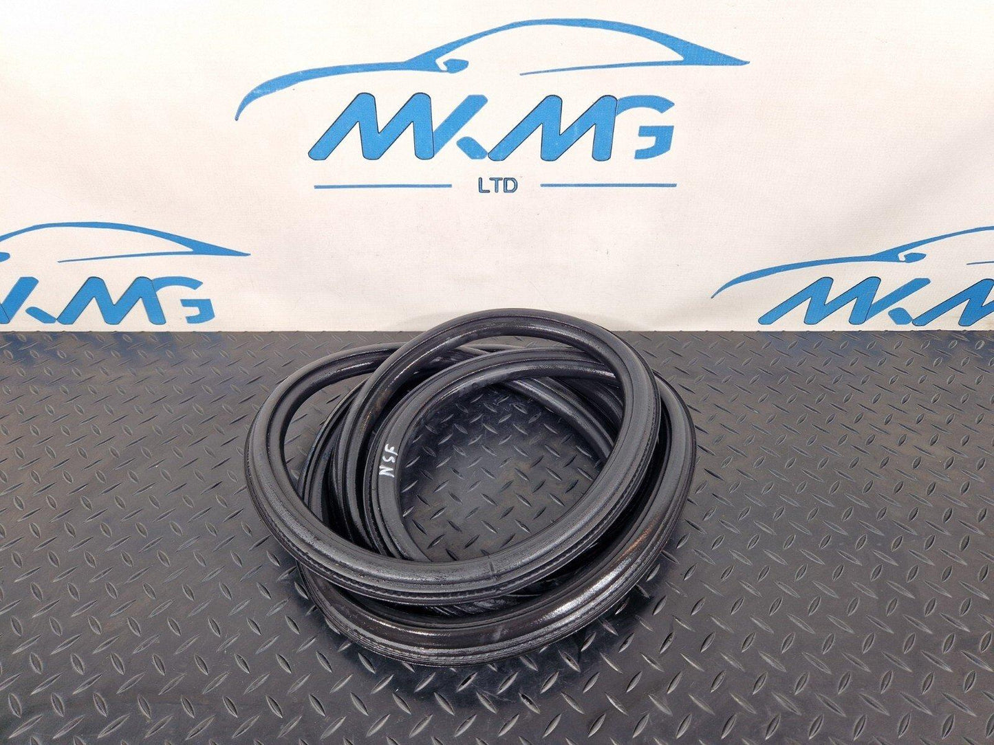 16-19 AUDI A4 AVANT B9 3.0 S-LINE GENUINE LEFT SIDE DOOR RUBBER SEAL 8W9833721