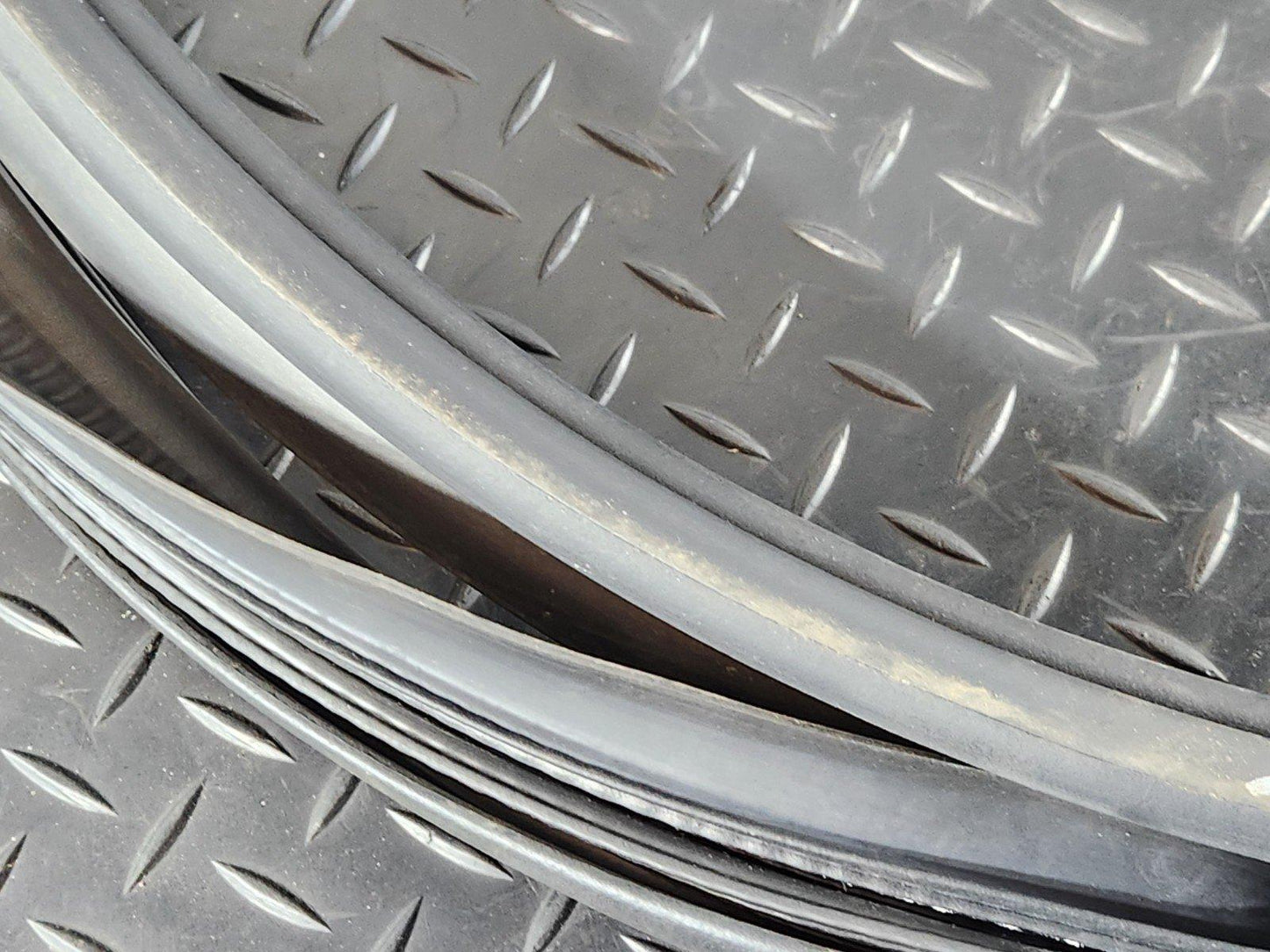 19-ON MERCEDES B CLASS W247 TAILGATE BOOT LID RUBBER SEAL A2477402100