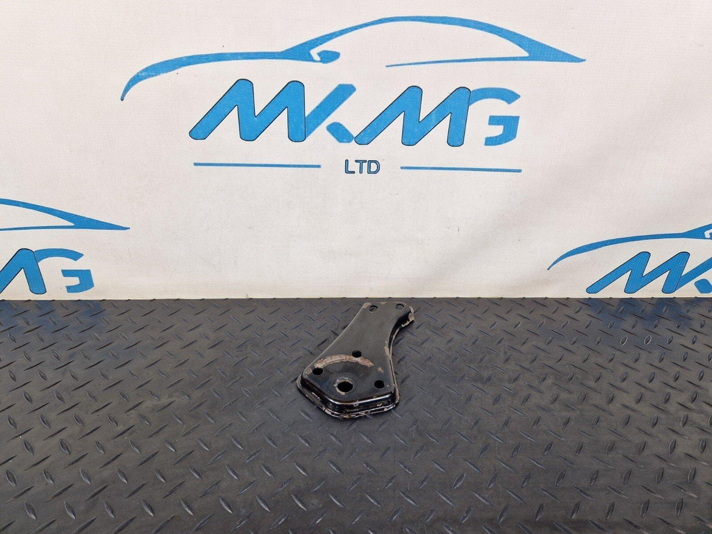 14-21 MERCEDES BENZ W205 REAR SUBFRAME RIGHT SIDE STOP PLATE A2053520800