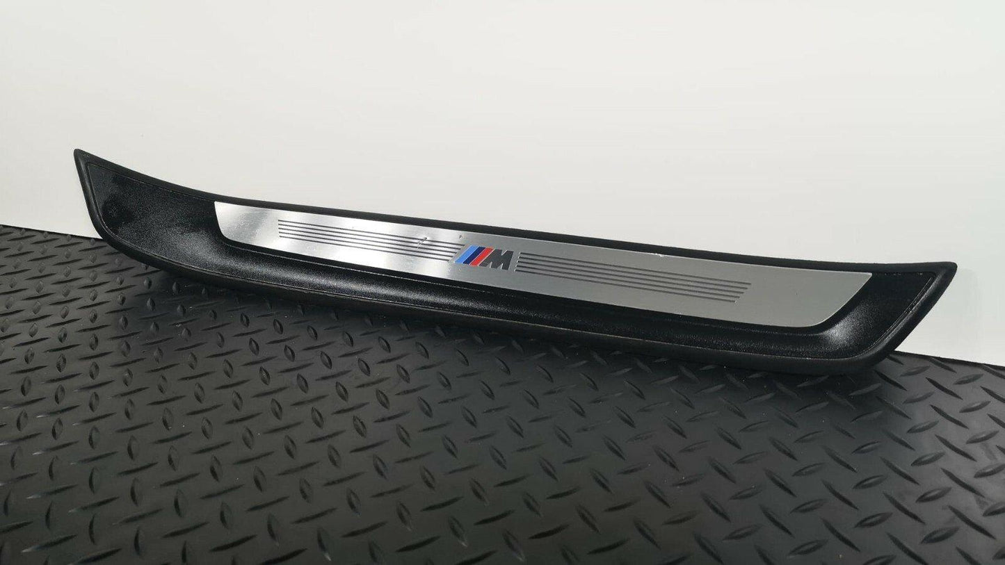 BMW X1 E84 GENUINE FRONT RIGHT DRIVER SIDE STEP KICK PLATE TRIM 2990844