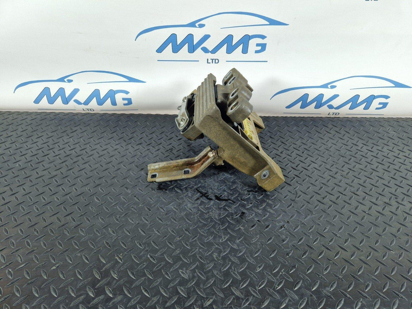 18-ON MERCEDES BENZ SPRINTER W910 FWD OM651.958 ENGINE MOUNT BRACKET A9102410000