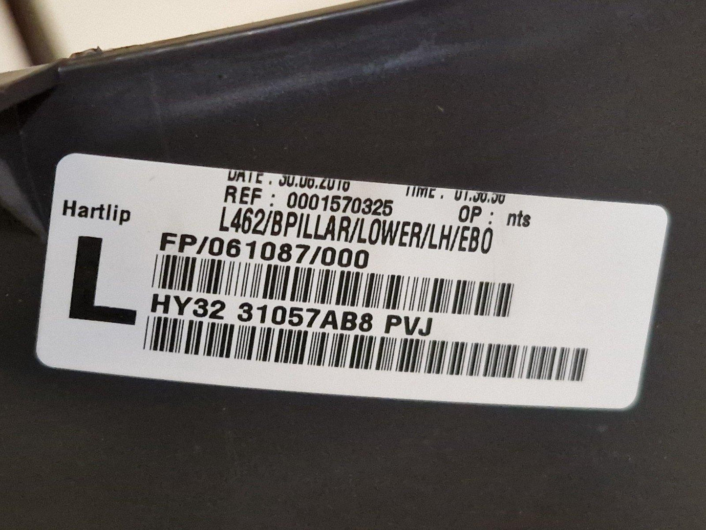 17-ON LAND ROVER DISCOVERY L462 OEM PASSENGER SIDE LEFT B PILLAR TRIM HY3231057A