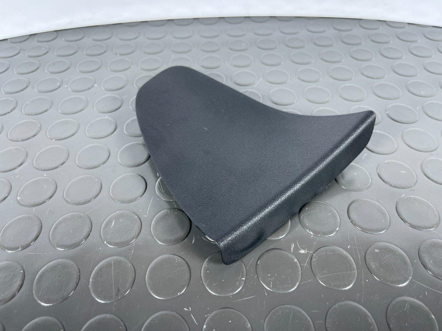 16-19 AUDI A4 B9 ESTATE GENUINE REAR LEFT TAILGATE TRIM COVER 8W9867657