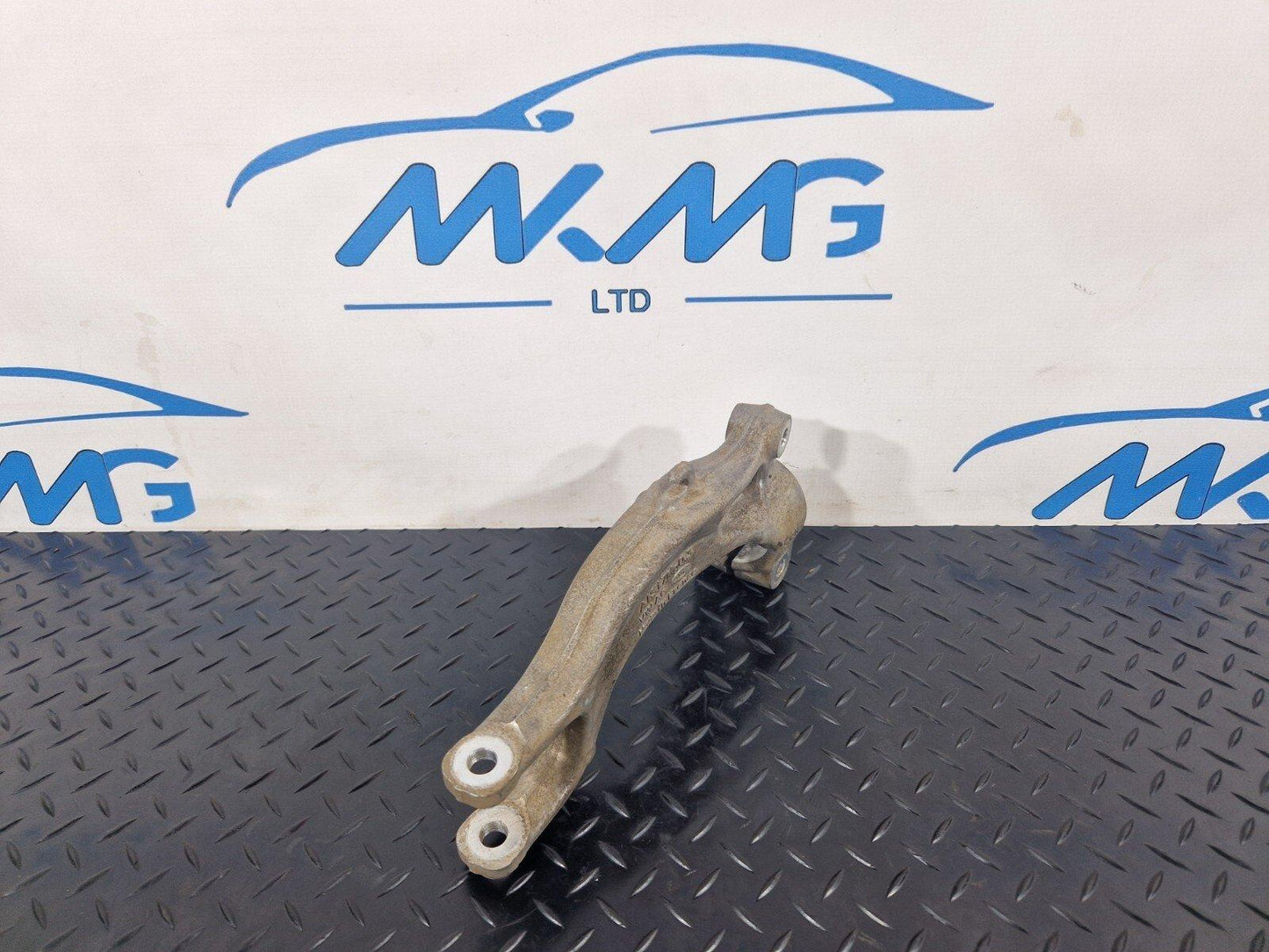 16-19 AUDI A4 B9 AVANT ULTRA SPORT FRONT RIGHT SIDE SHOCK ABSORBER HOLDER 8W0038
