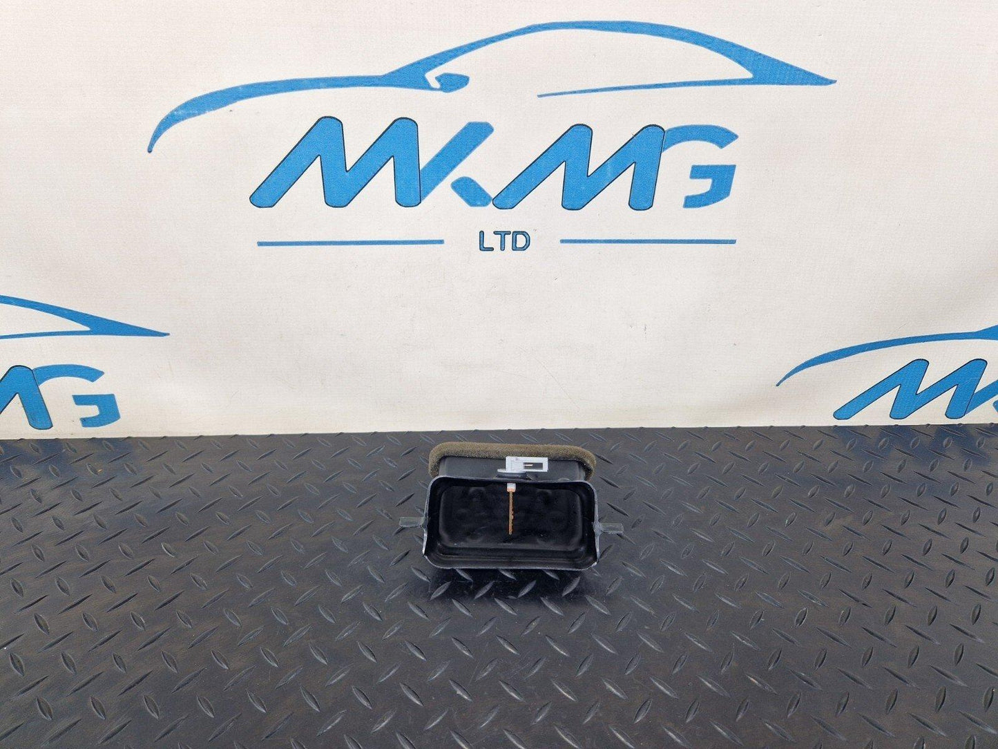 16-24 AUDI A5 F5 OEM GENUINE AIR INTAKE VENT 8W0857042